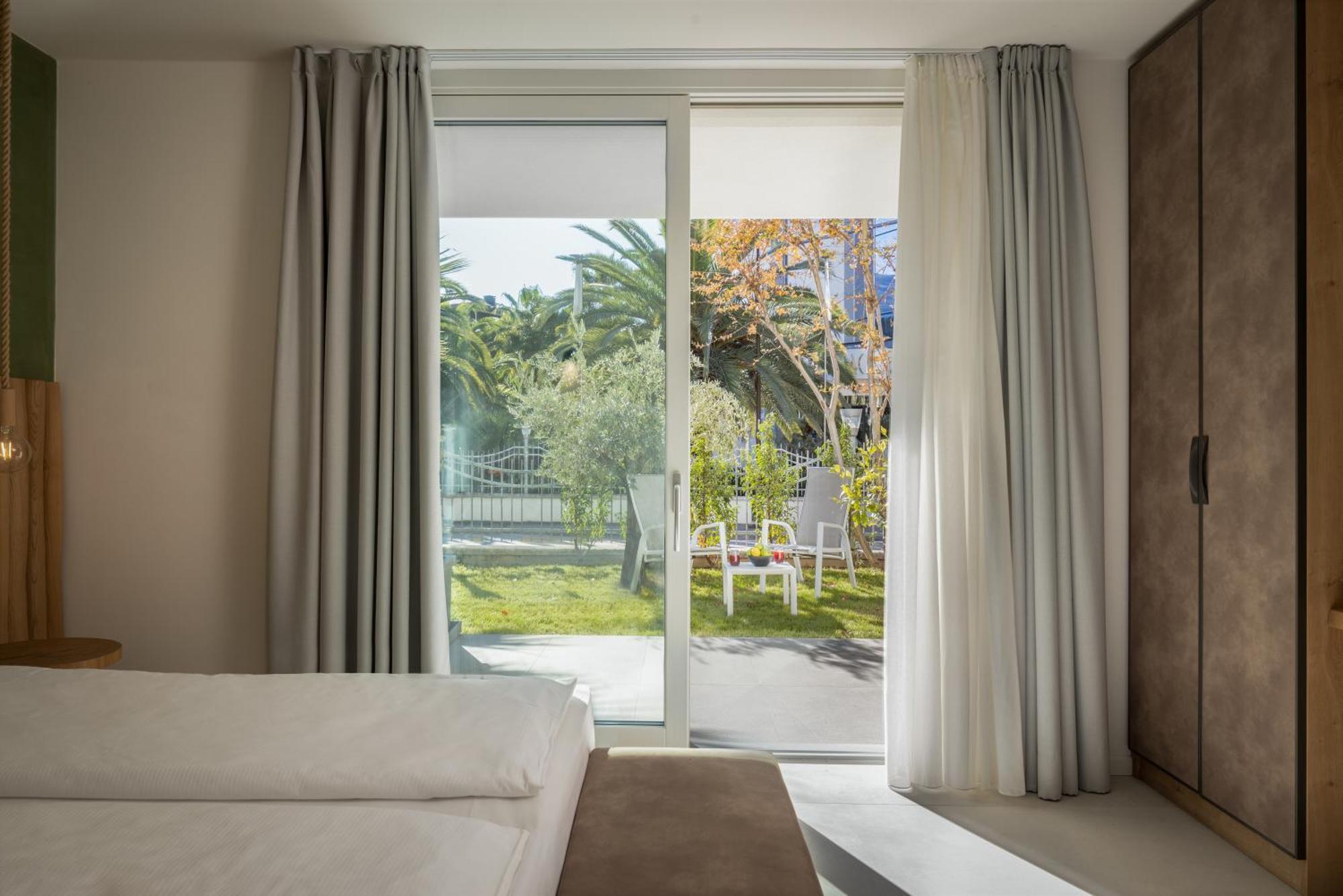 Aris Apartments & Sky Pool - Tonelli Hotels - Adult Friendly Riva del Garda Quarto foto